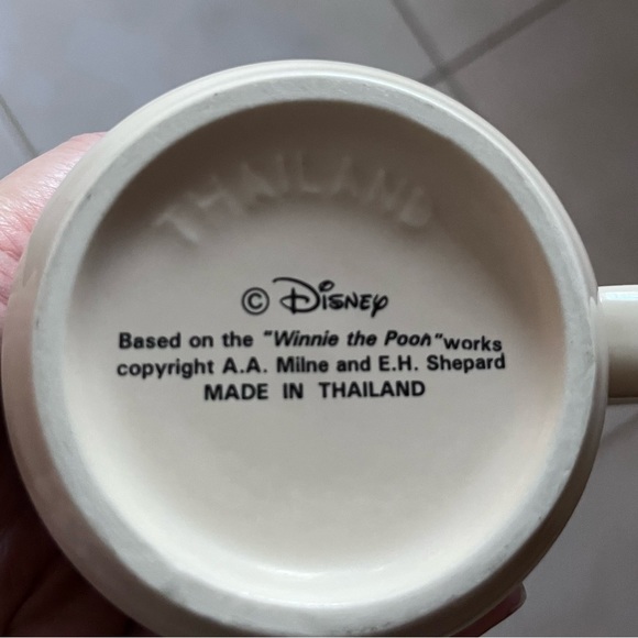 WALT DISNEY WORLD Winnie The Pooh large mug - Picture 8 of 8